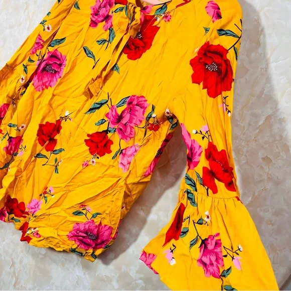 Old Navy yellow floral Hawaiian blouse size small - Picture 3 of 7